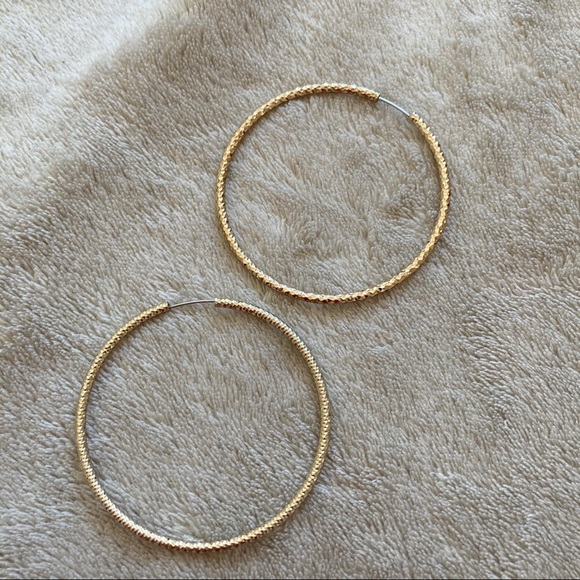 Golden hoops - Picture 5 of 5